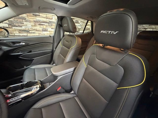 Used 2025 Chevrolet Trax ACTIV w/ Sunroof Package FWD image 11