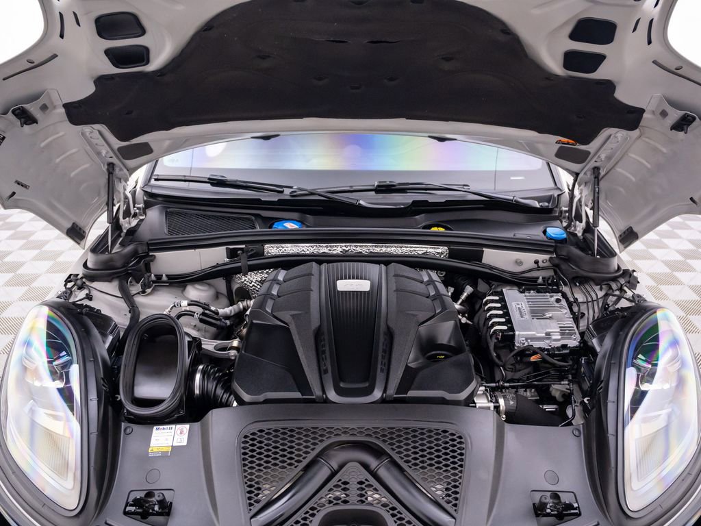 Used 2023 Porsche Macan GTS AWD/4WD image 31