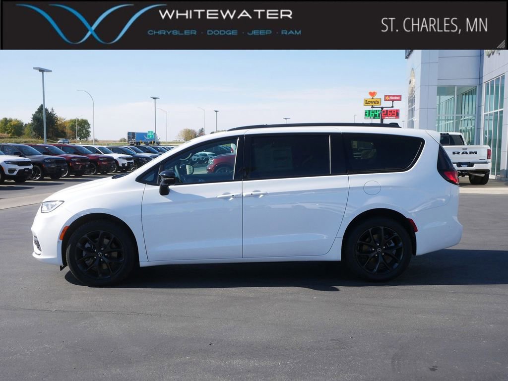 New 2026 Chrysler Pacifica Limited w/ S Appearance Package image 3