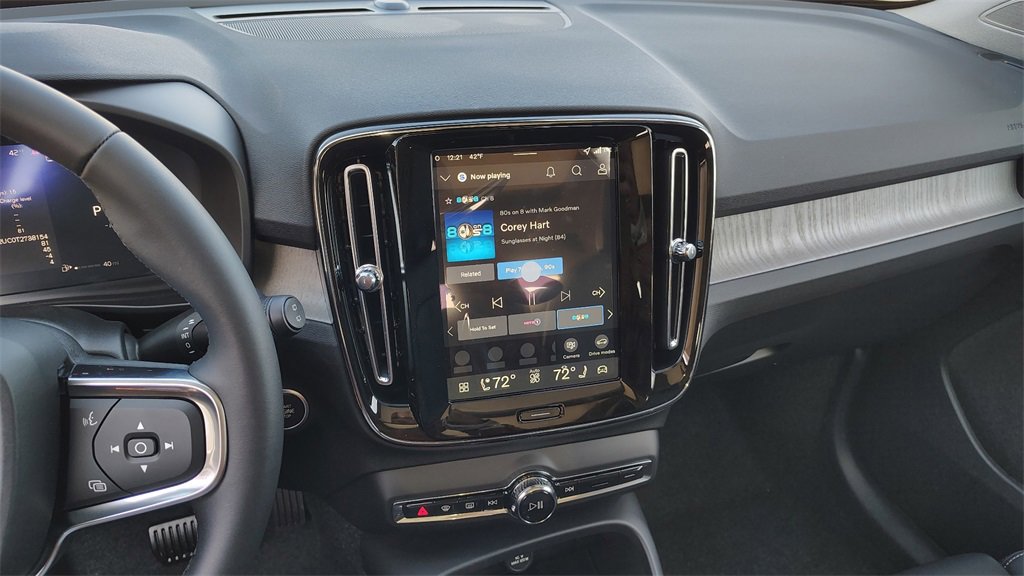 New 2026 Volvo XC40 B5 Plus w/ Climate Package image 18