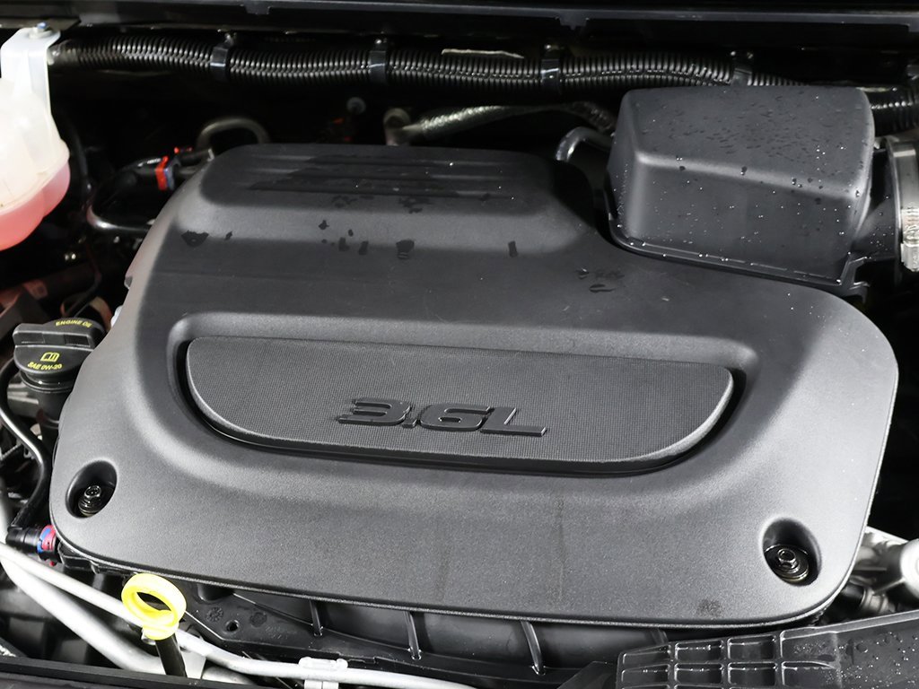 Used 2025 Chrysler Pacifica Select image 17