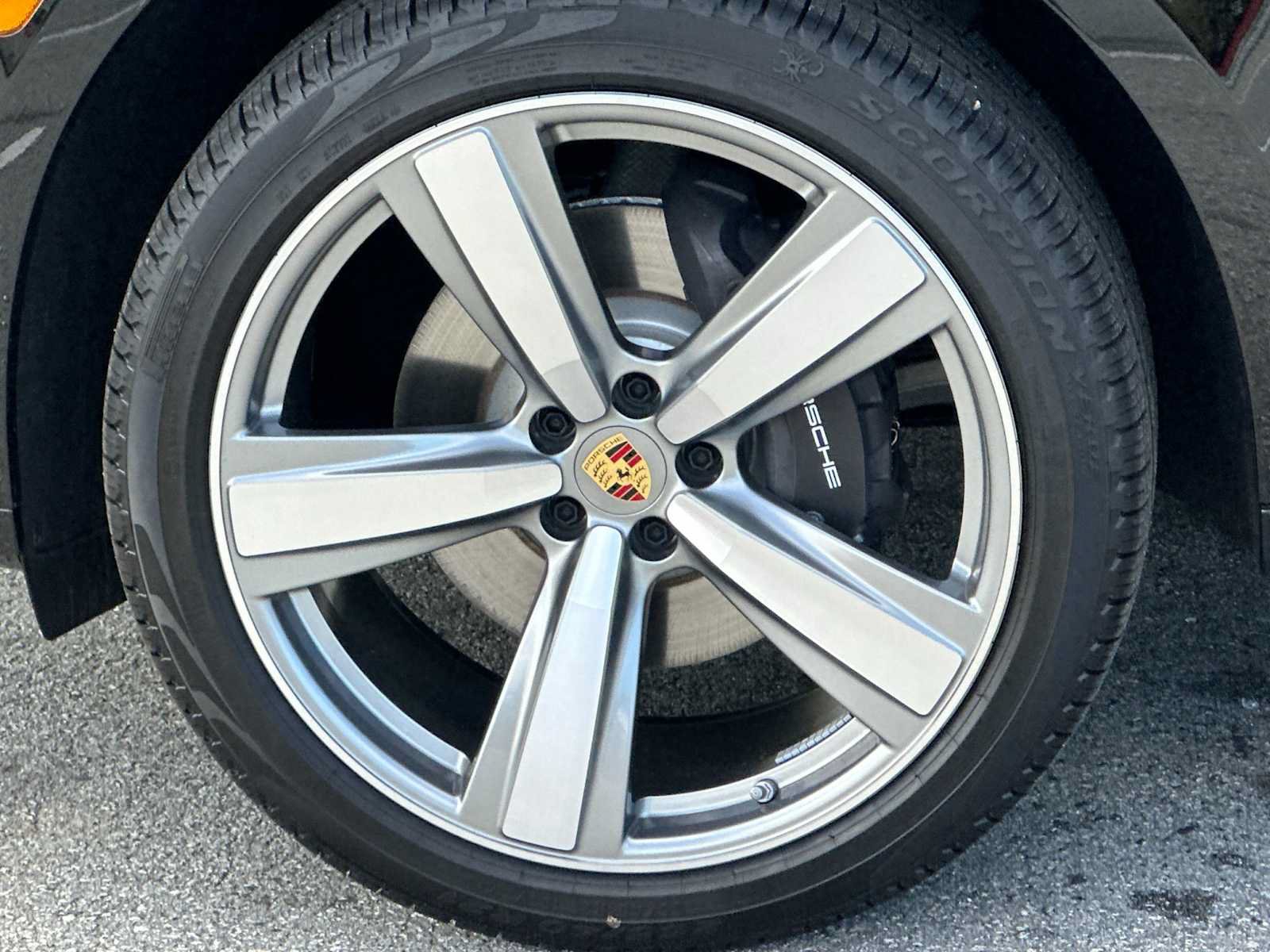 New 2025 Porsche Macan AWD/4WD image 24