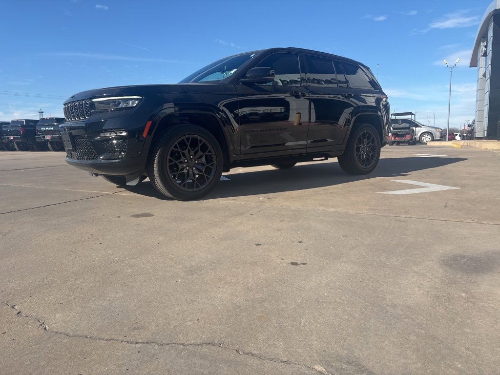 Used 2025 Jeep Grand Cherokee Summit image 2