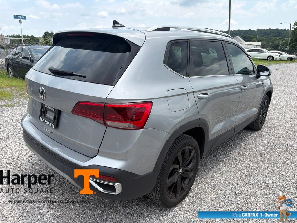 Used 2023 Volkswagen Taos SE w/ Panoramic Sunroof Package FWD image 5