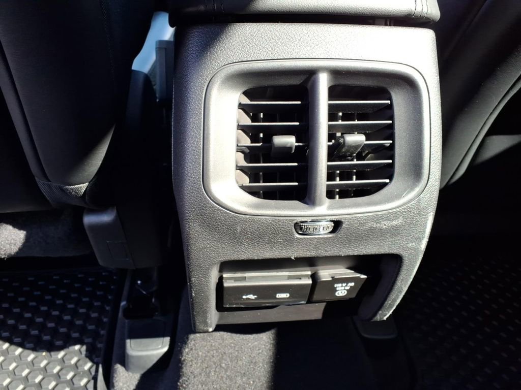 Used 2020 Jeep Cherokee Latitude Plus image 7