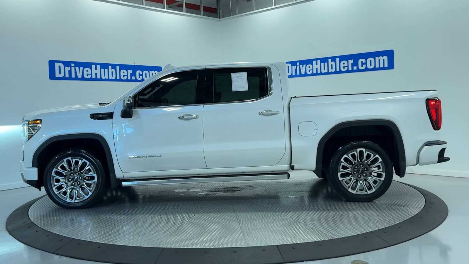 Used 2023 GMC Sierra 1500 Denali Ultimate AWD/4WD image 4