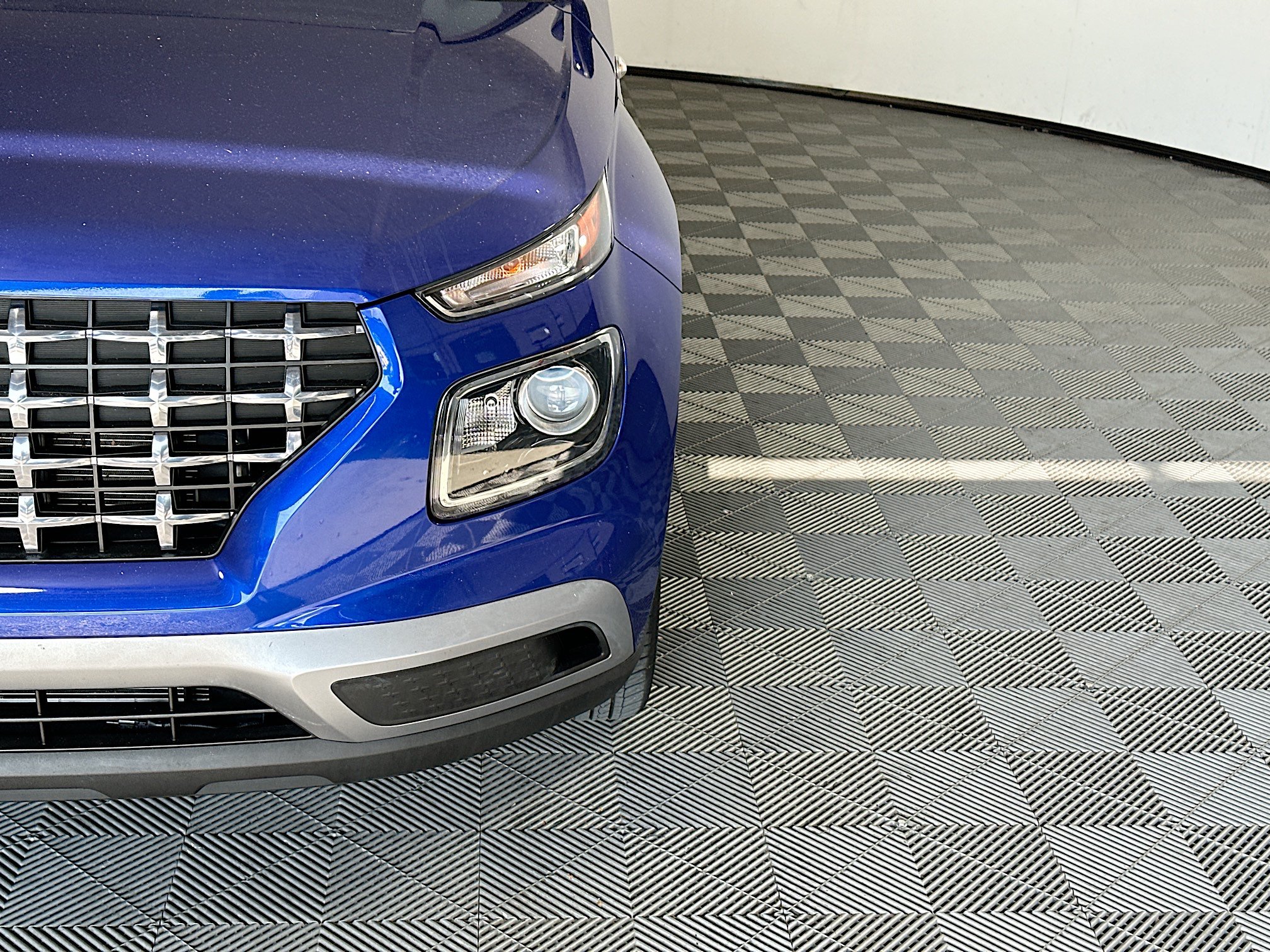 Used 2025 Hyundai Venue SEL FWD image 9