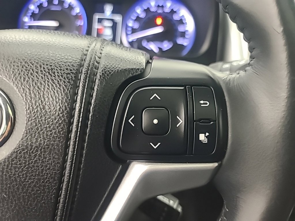 Used 2014 Toyota Highlander Limited FWD image 31