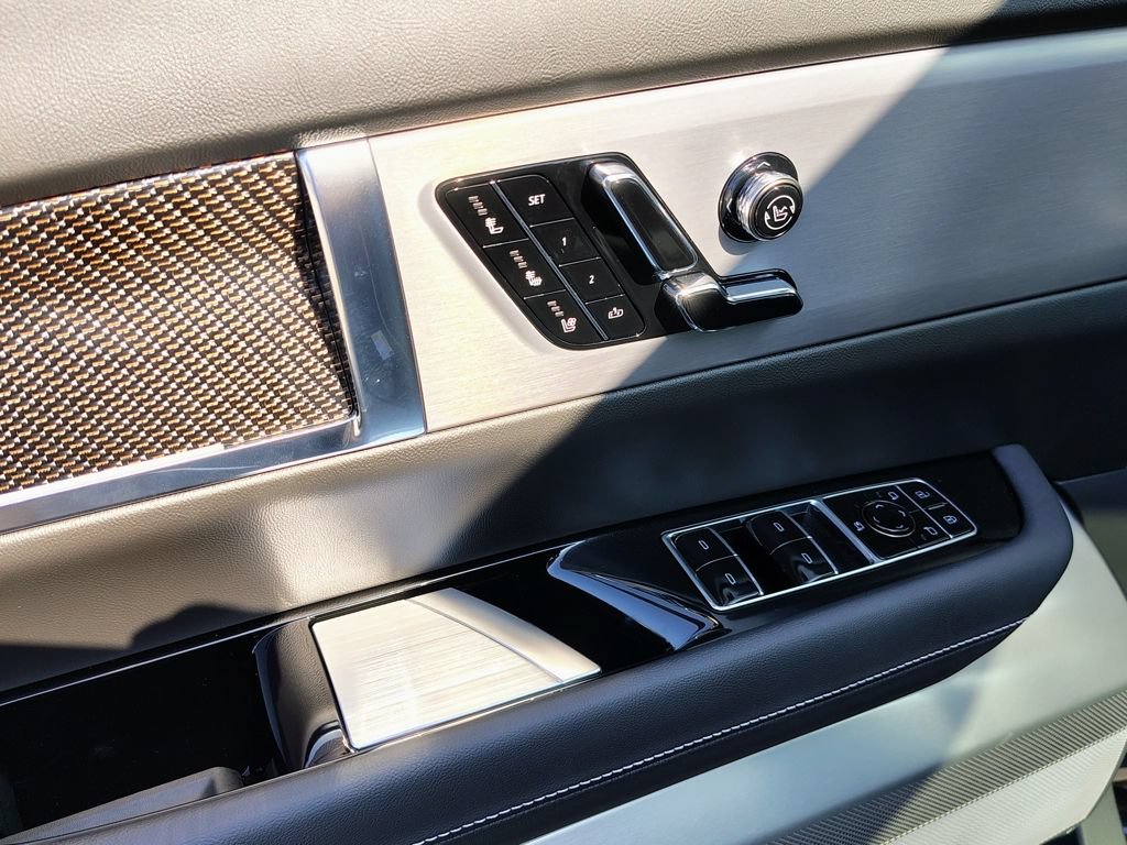 New 2027 Cadillac Vistiq Premium Luxury w/ LPO, Floor Liner Package AWD/4WD image 24