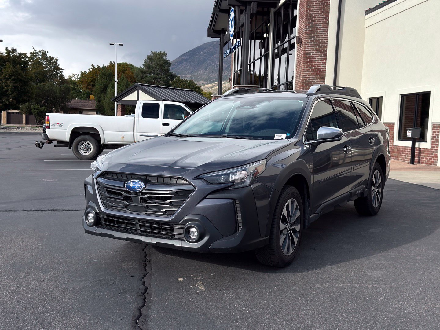 Used 2023 Subaru Outback Touring XT AWD/4WD image 4