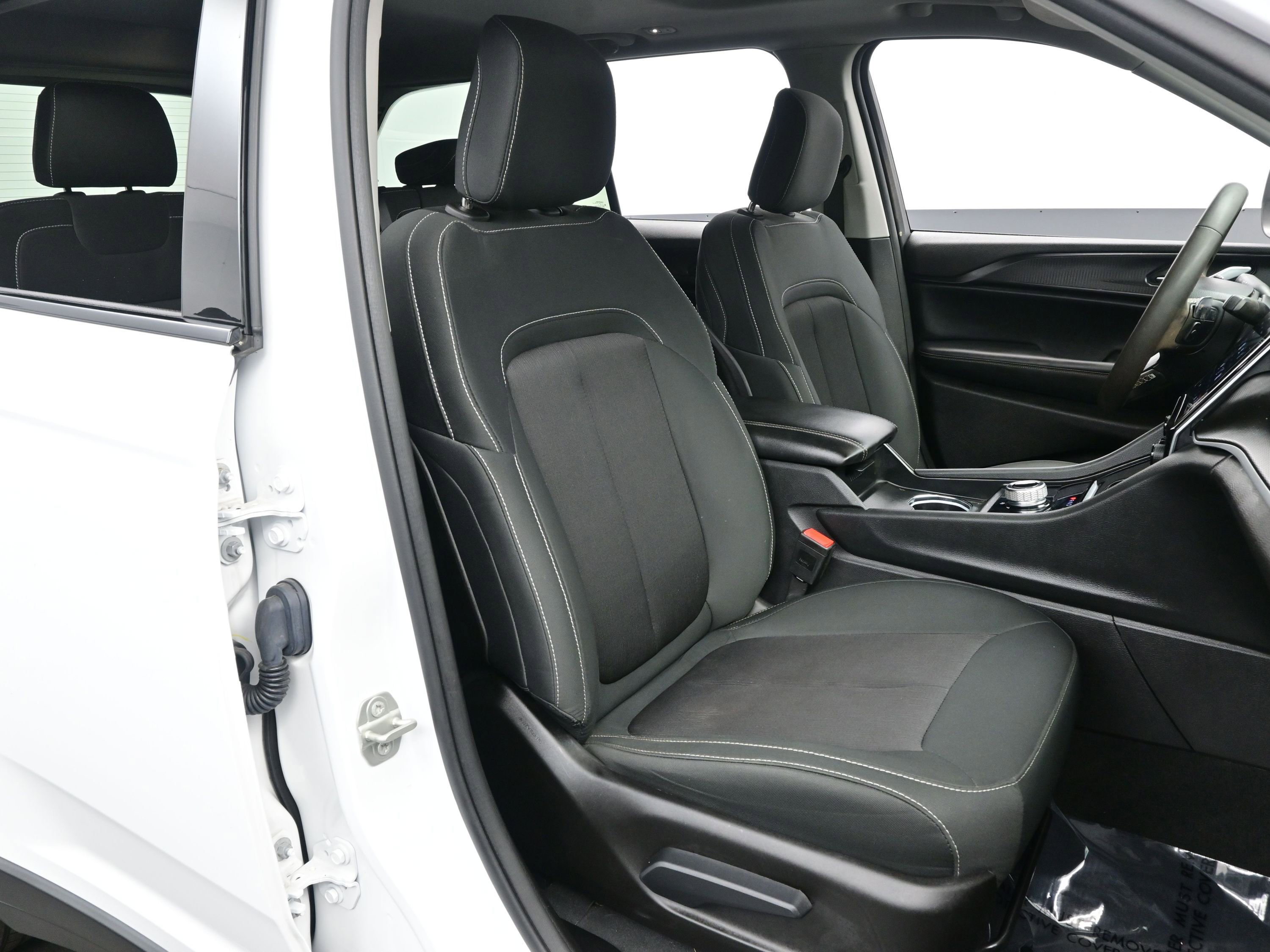 Used 2024 Jeep Grand Cherokee Laredo X image 14