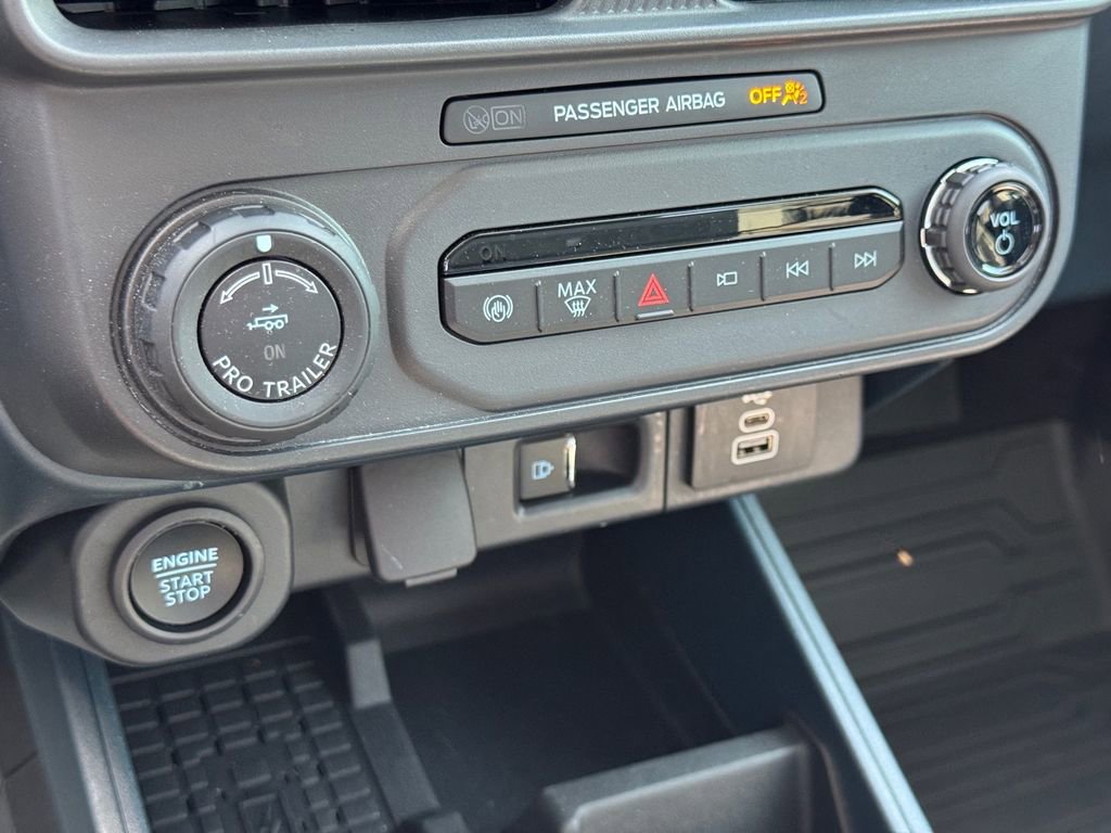 Used 2025 Ford Maverick Lariat w/ Black Appearance Package image 19