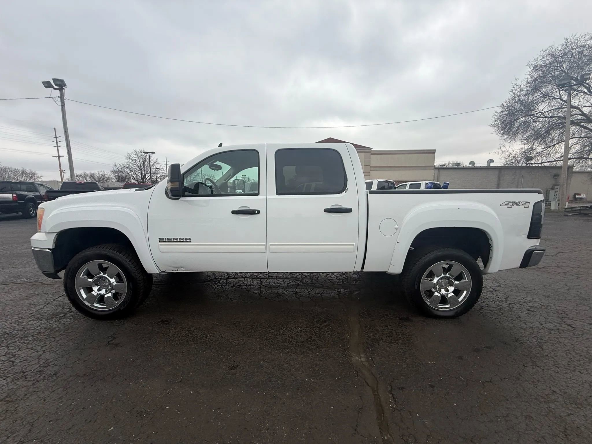 Used 2011 GMC Sierra 1500 SLE w/ Power Tech Package image 9