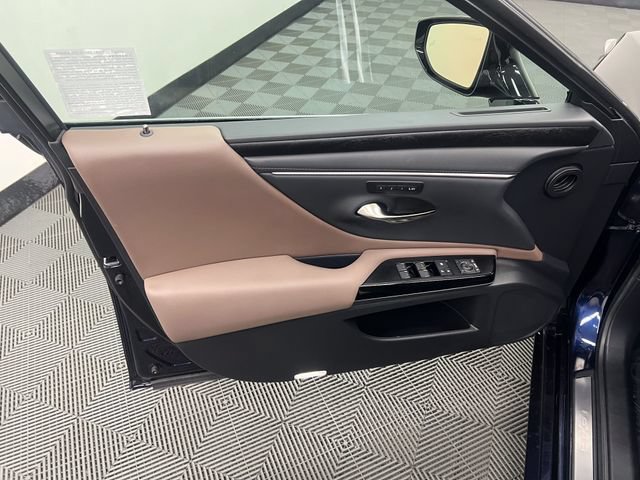 Certified 2025 Lexus ES 300h w/ Premium Package FWD image 9