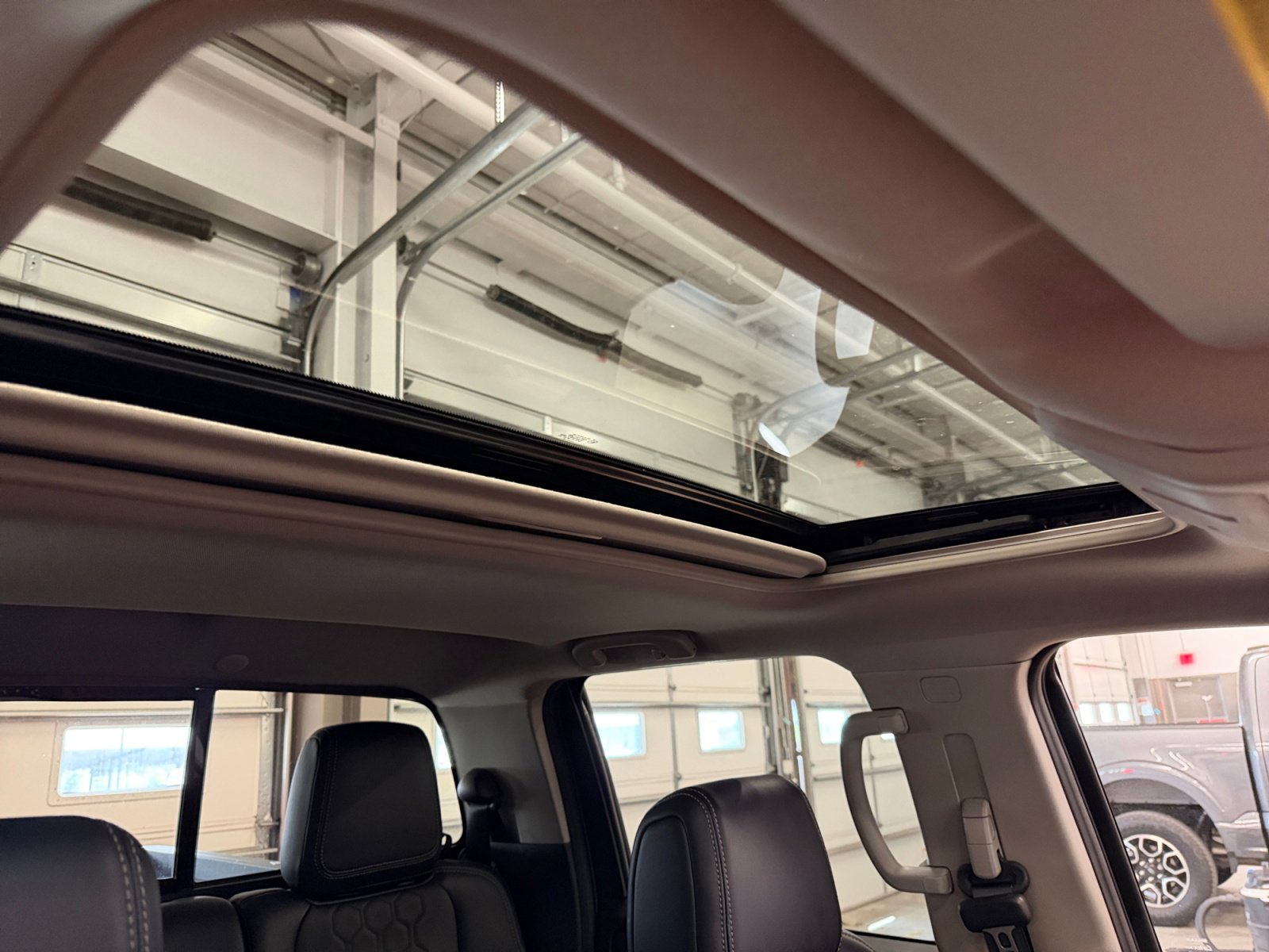 Used 2024 Nissan Frontier SL w/ Technology Package image 19