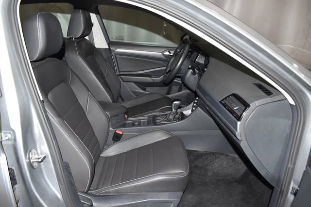 Used 2024 Volkswagen Jetta SE image 27