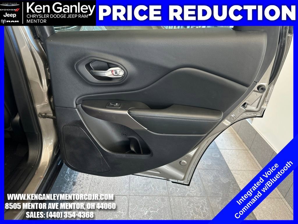 Used 2019 Jeep Cherokee Latitude Plus w/ Cold Weather Group image 22