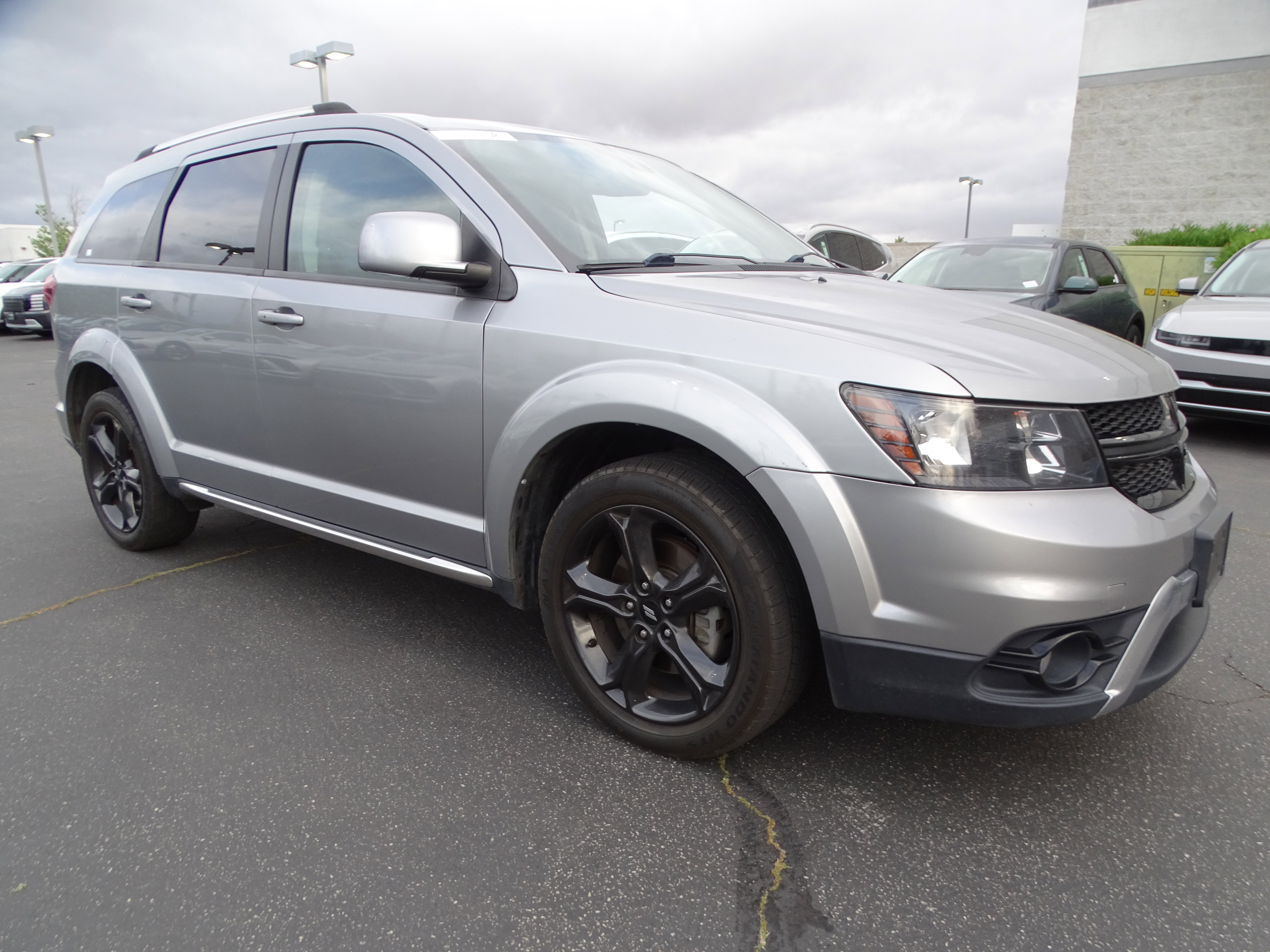 Used 2020 Dodge Journey Crossroad FWD image 3