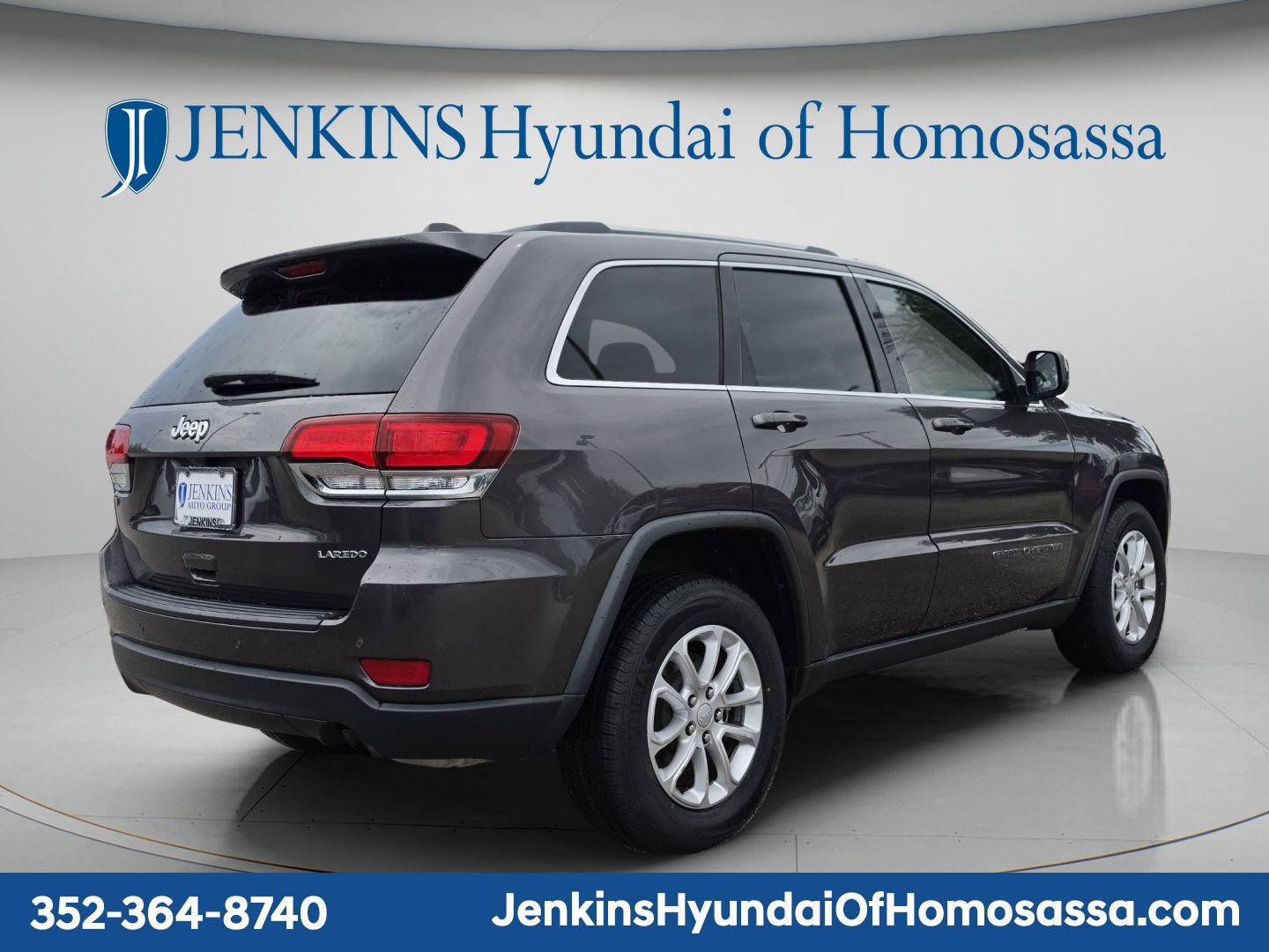 Used 2021 Jeep Grand Cherokee Laredo RWD image 4