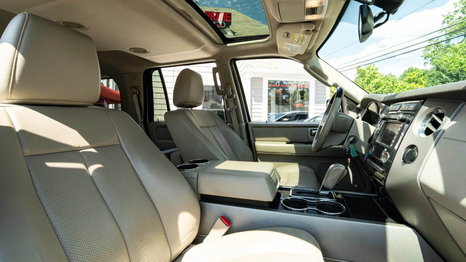 Used 2014 Ford Expedition Limited w/ Equipment Group 301A AWD/4WD image 11