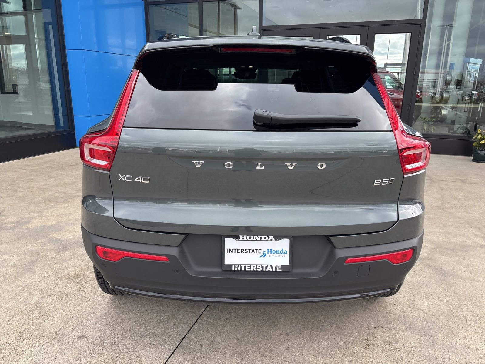 Used 2026 Volvo XC40 B5 Ultra w/ Climate Package image 6