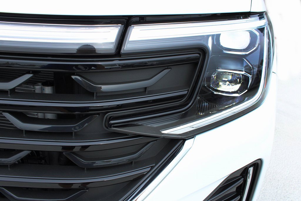 New 2025 Volkswagen Atlas Cross Sport SEL Premium R-Line image 25