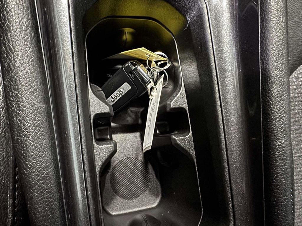 Used 2022 Jeep Compass Latitude w/ Convenience Group image 27