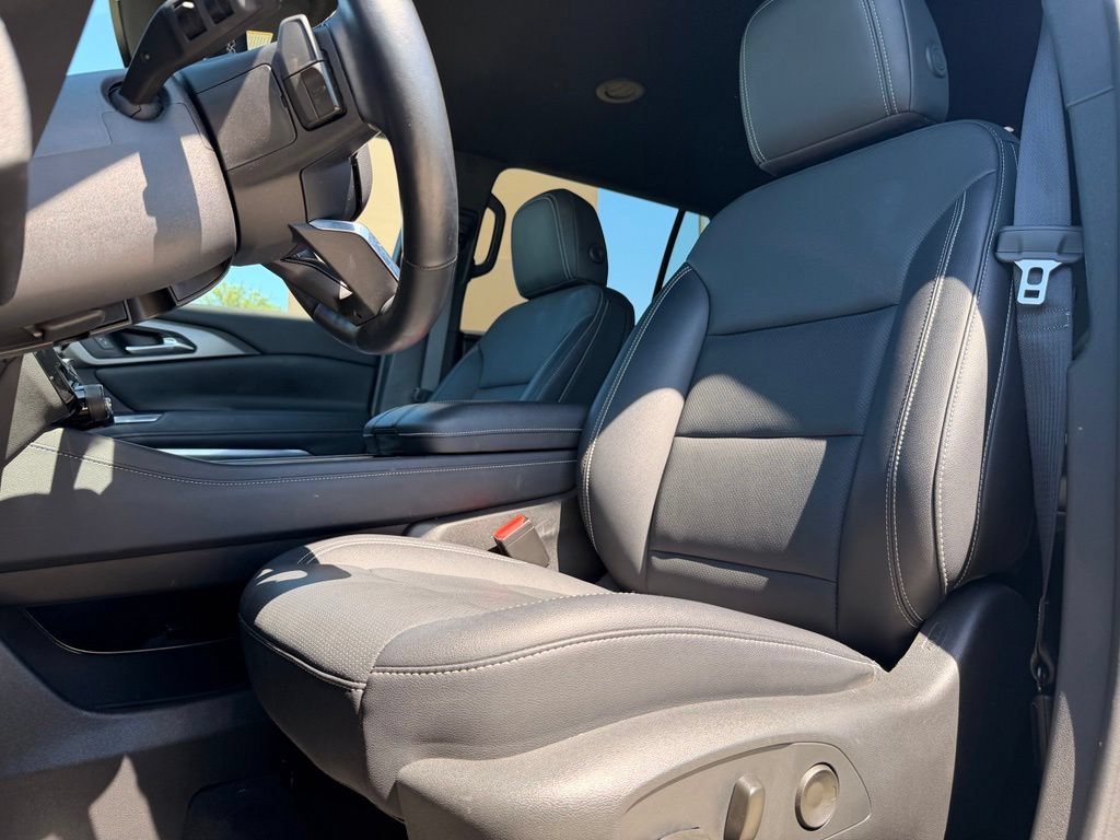 Used 2025 Chevrolet Traverse LT FWD image 27
