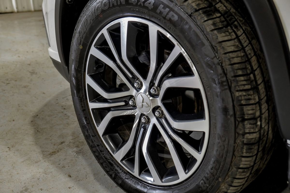 Used 2018 Mitsubishi Outlander Sport SE FWD image 47