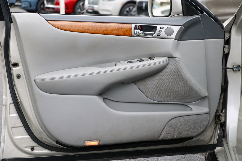 Used 2005 Lexus ES 330 FWD image 4
