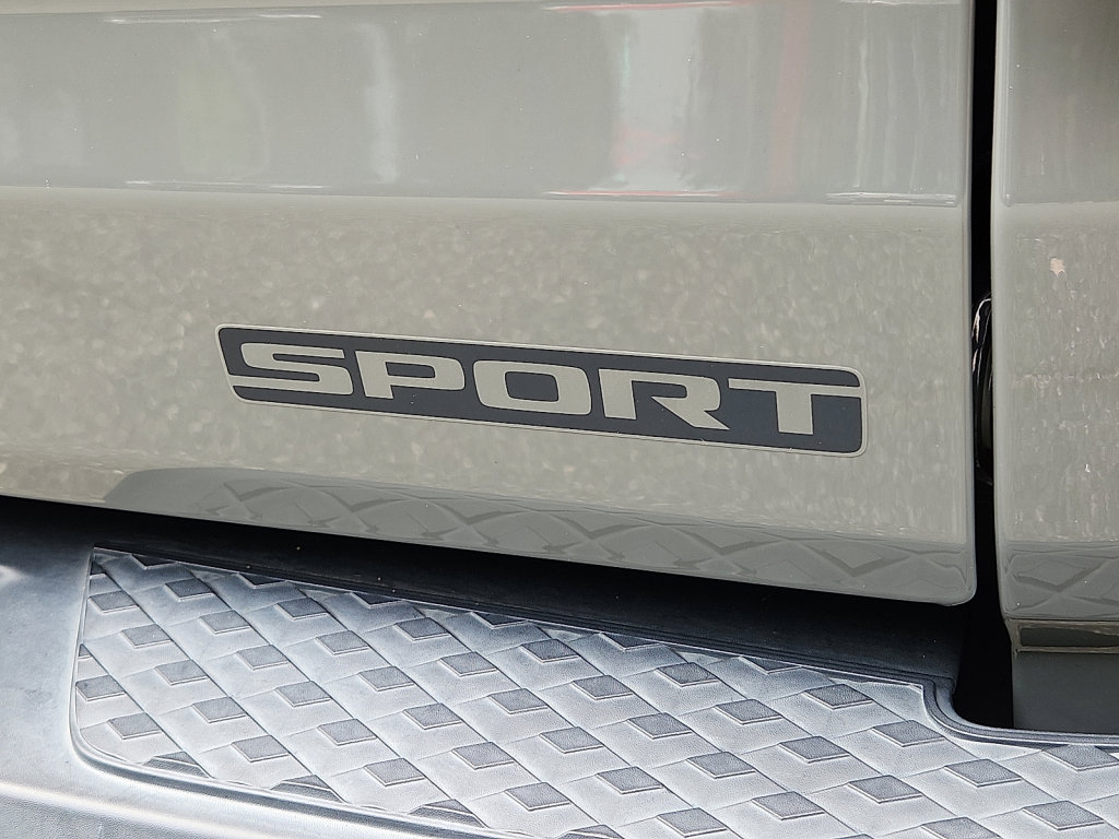 Used 2021 Jeep Gladiator Sport image 16