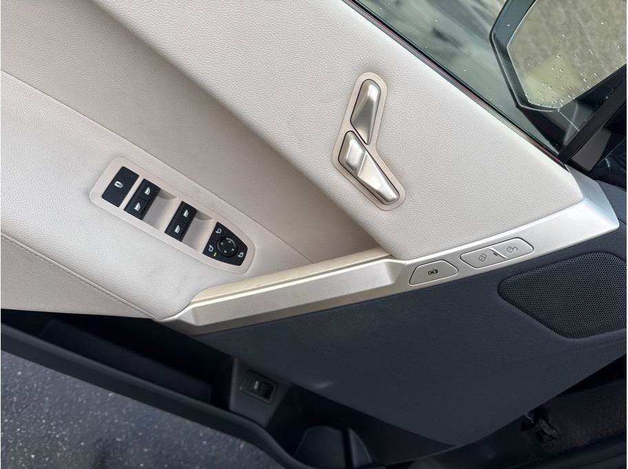 Used 2023 BMW iX xDrive50 w/ Sport Package image 11