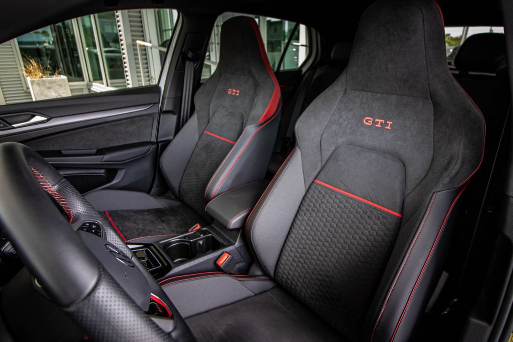 Used 2025 Volkswagen GTI SE FWD image 26