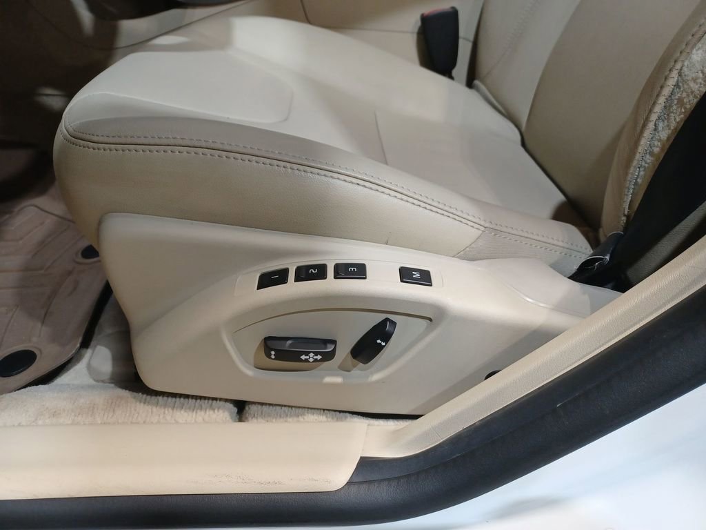 Used 2015 Volvo V60 T5 Premier image 14