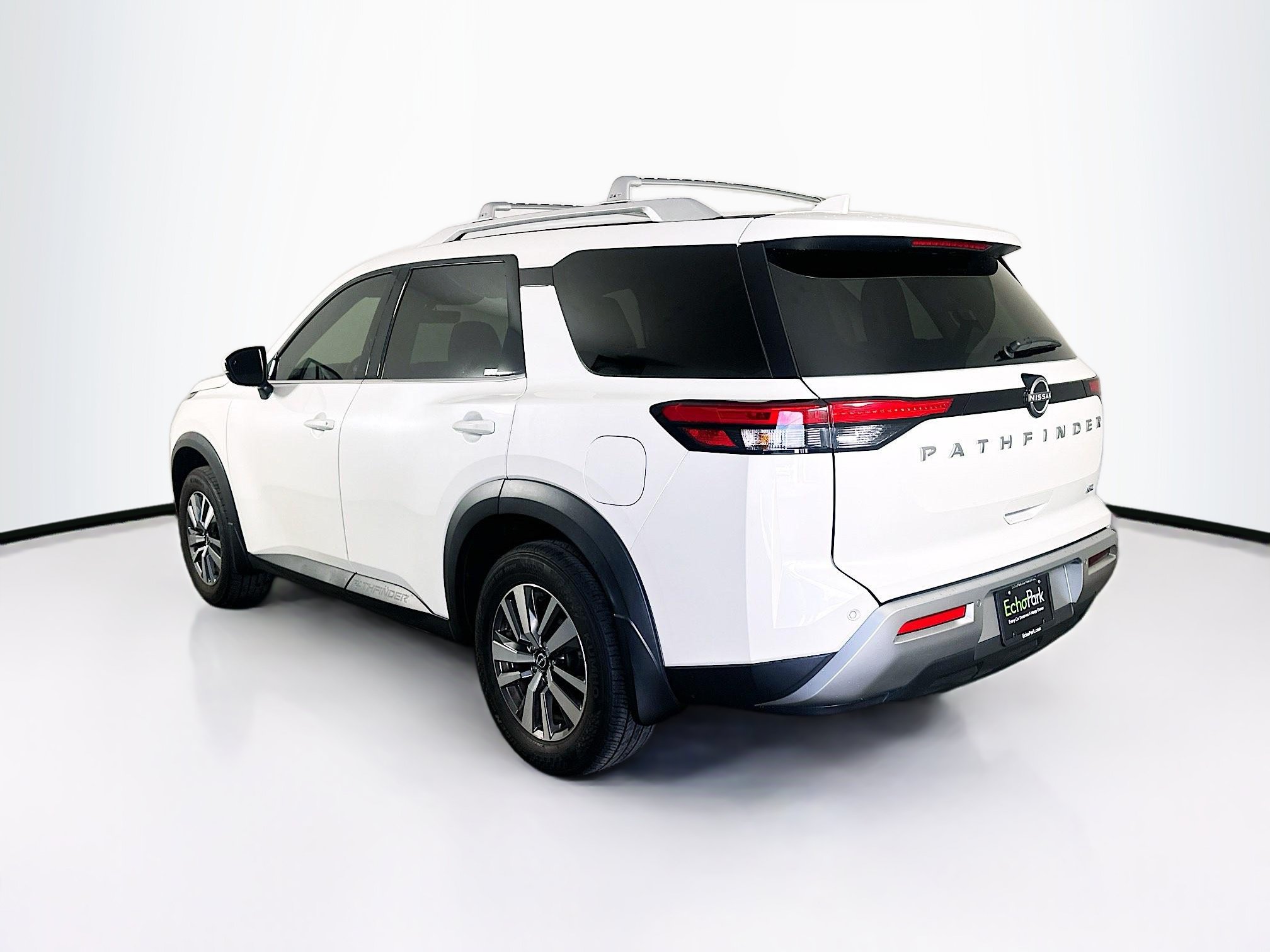 Used 2023 Nissan Pathfinder SL FWD image 5