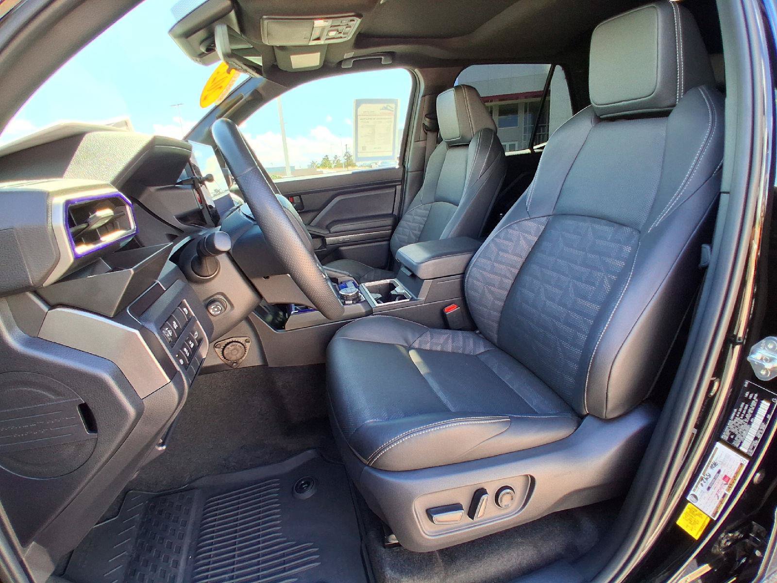 Used 2025 Toyota 4Runner TRD Off-Road Premium AWD/4WD image 17