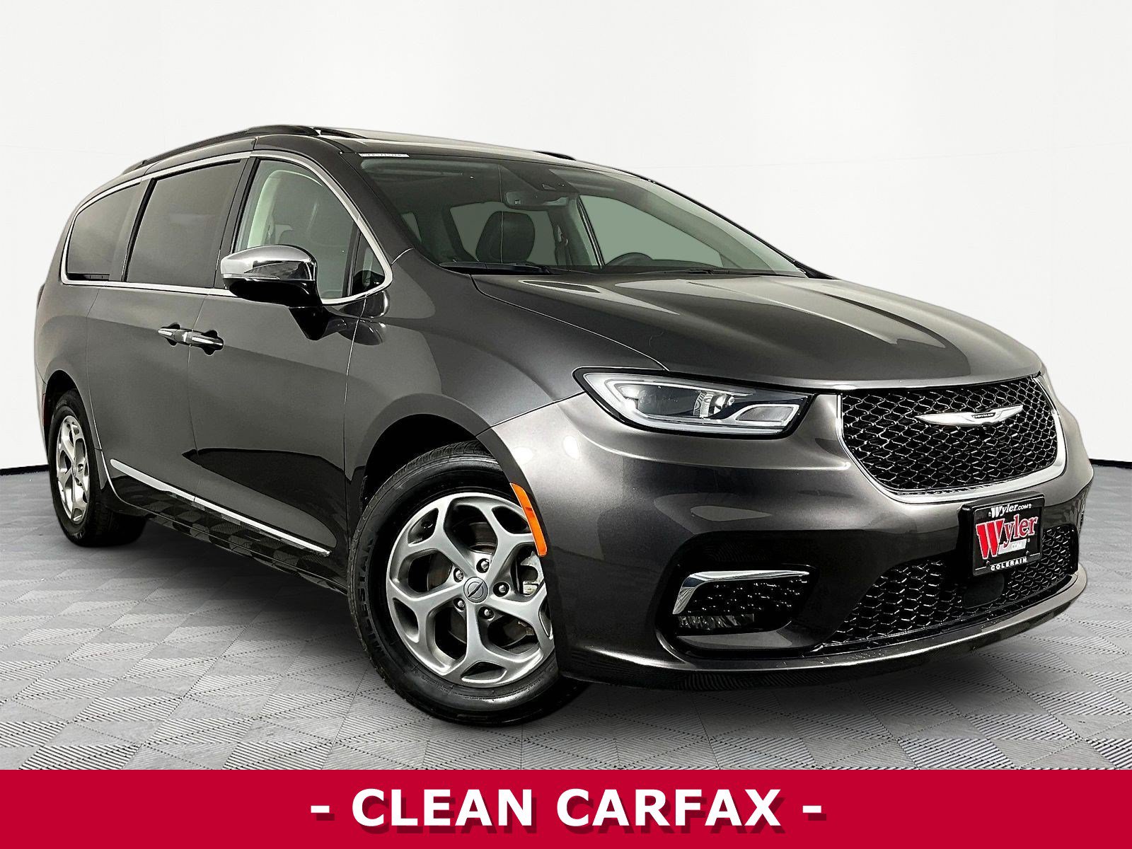 Used 2023 Chrysler Pacifica Limited FWD image 3
