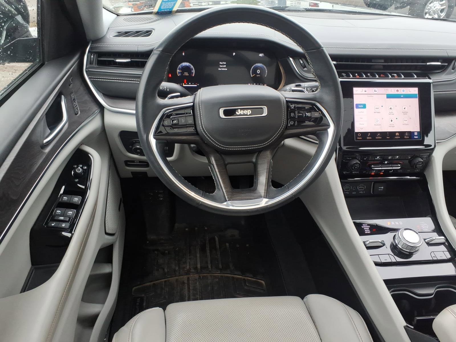 Used 2022 Jeep Grand Cherokee L Overland w/ Luxury Tech Group IV AWD/4WD image 13