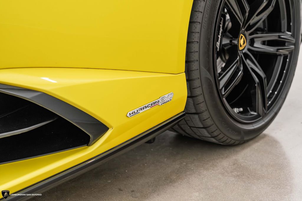 Used 2020 Lamborghini Huracan EVO RWD image 10