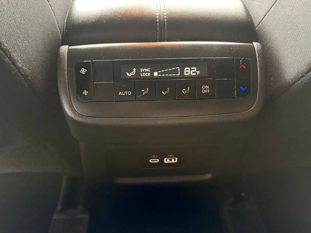 Used 2022 Nissan Pathfinder SV image 16