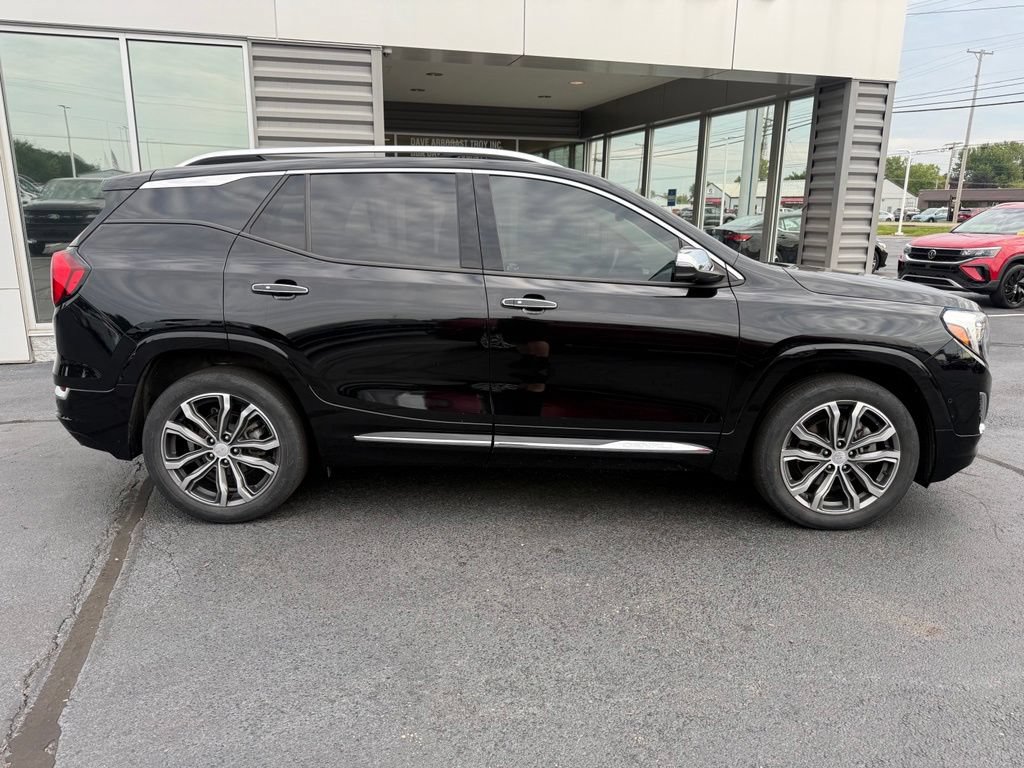 Used 2020 GMC Terrain Denali w/ Denali Premium Package AWD/4WD image 4