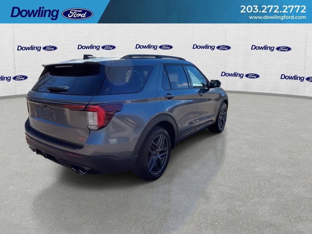 Used 2025 Ford Explorer ST image 3