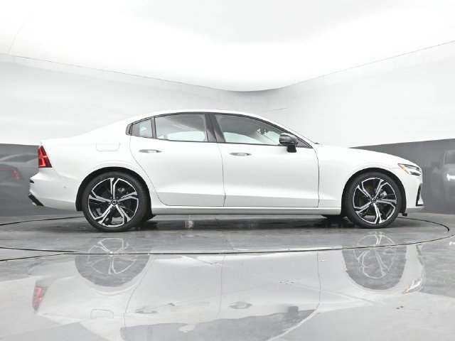 Used 2025 Volvo S60 B5 Plus FWD image 42