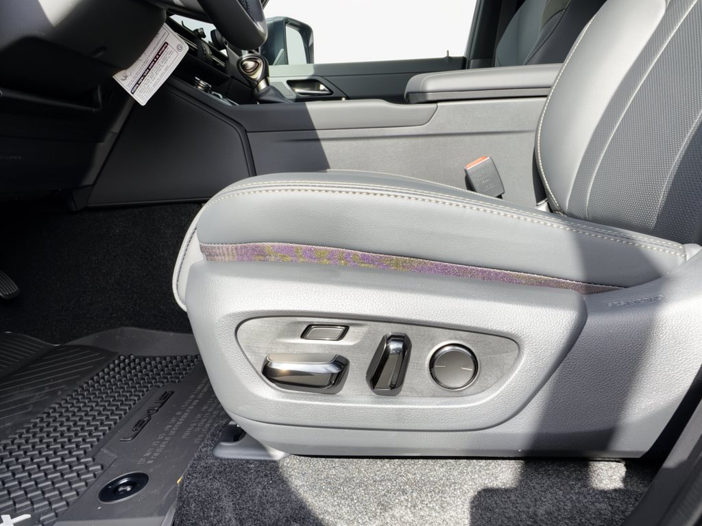 New 2026 Lexus GX 550 AWD/4WD image 16