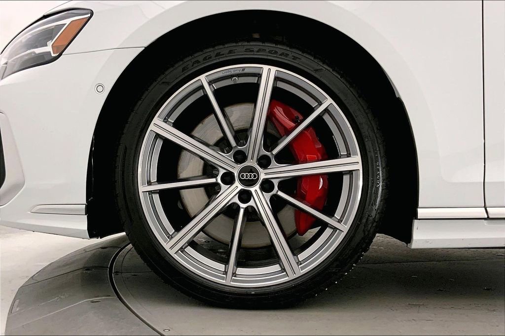Used 2024 Audi S8 AWD/4WD image 8