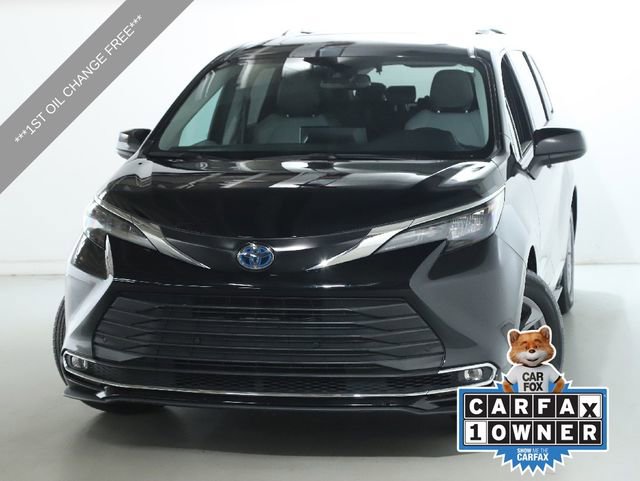 Used 2024 Toyota Sienna XLE image 1