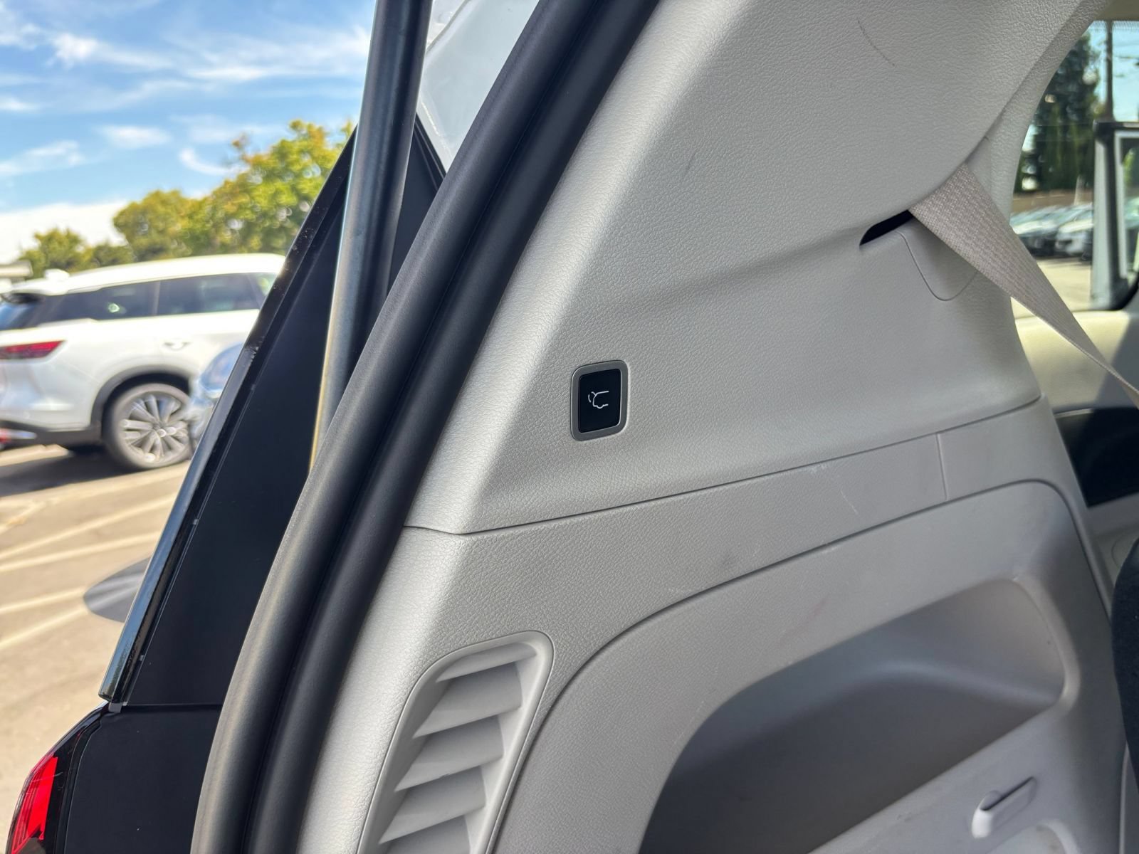 Used 2024 Chrysler Pacifica Touring-L FWD image 22