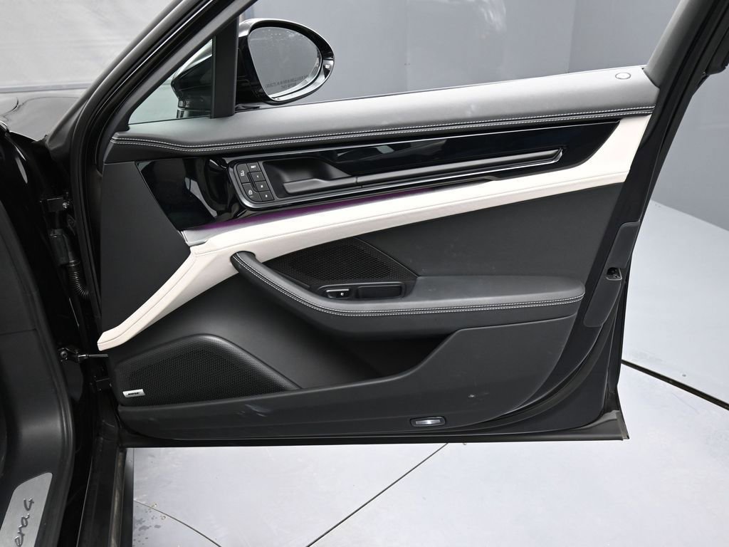 Certified 2025 Porsche Panamera 4 image 28