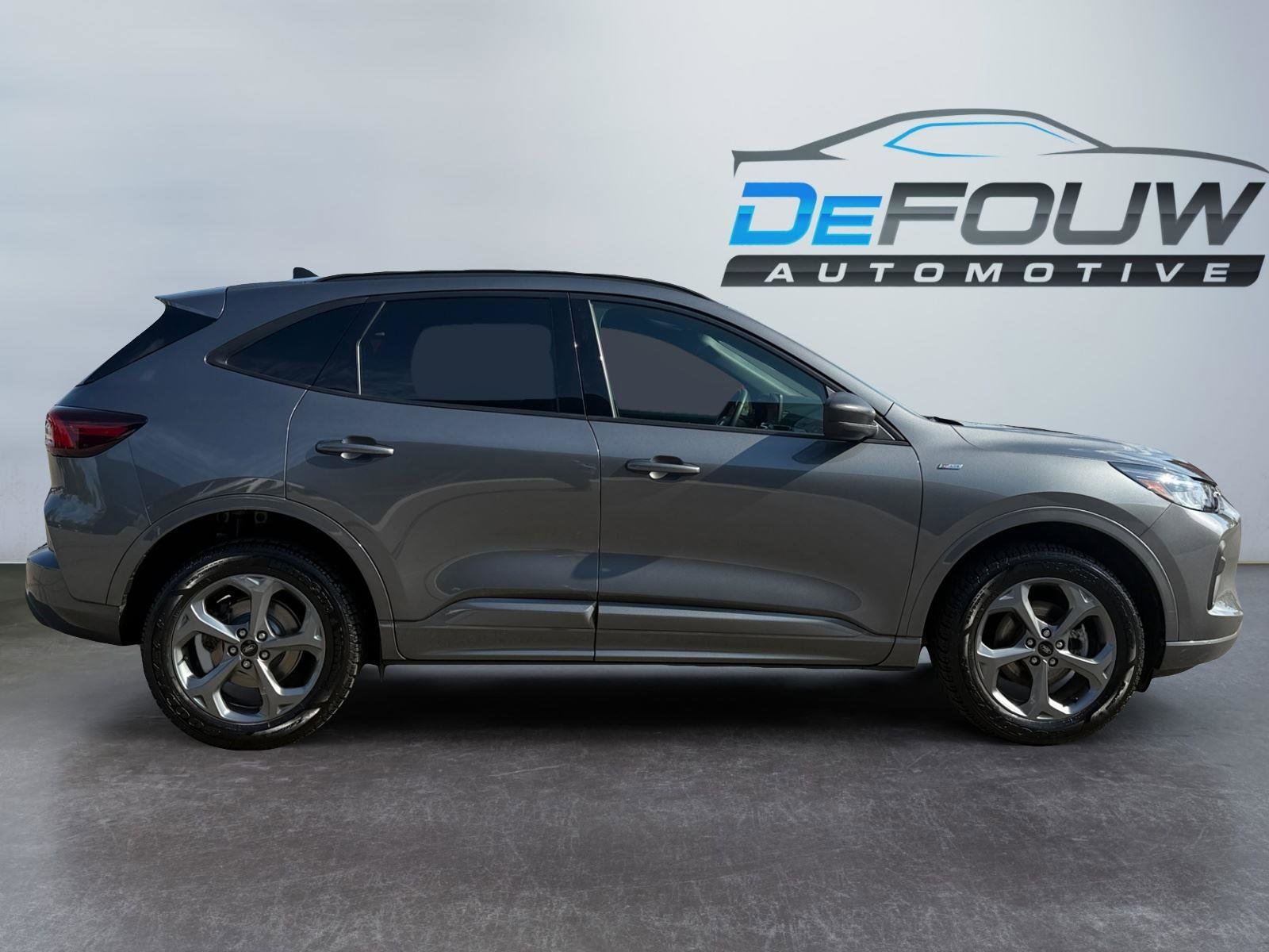 Used 2023 Ford Escape ST-Line AWD/4WD image 2
