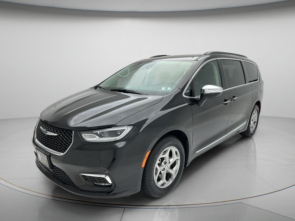 Used 2023 Chrysler Pacifica Limited FWD image 3